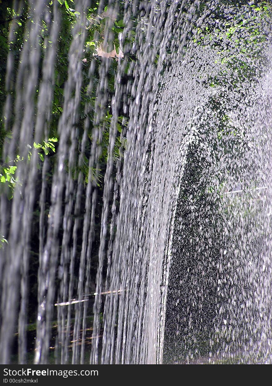 Splashing fountaing, row of water jets