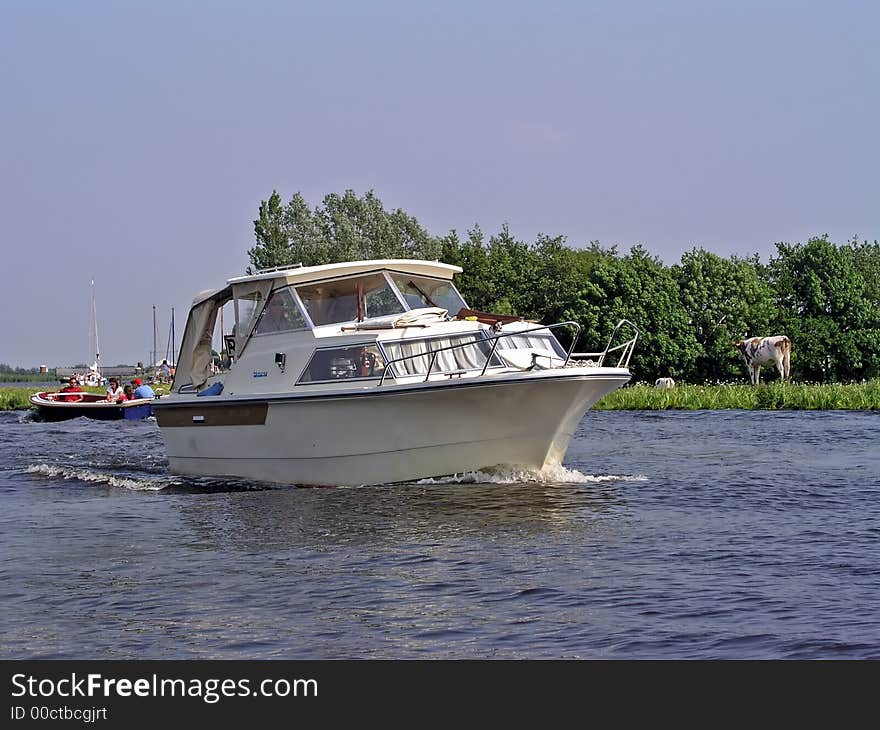 Motoryacht cruising