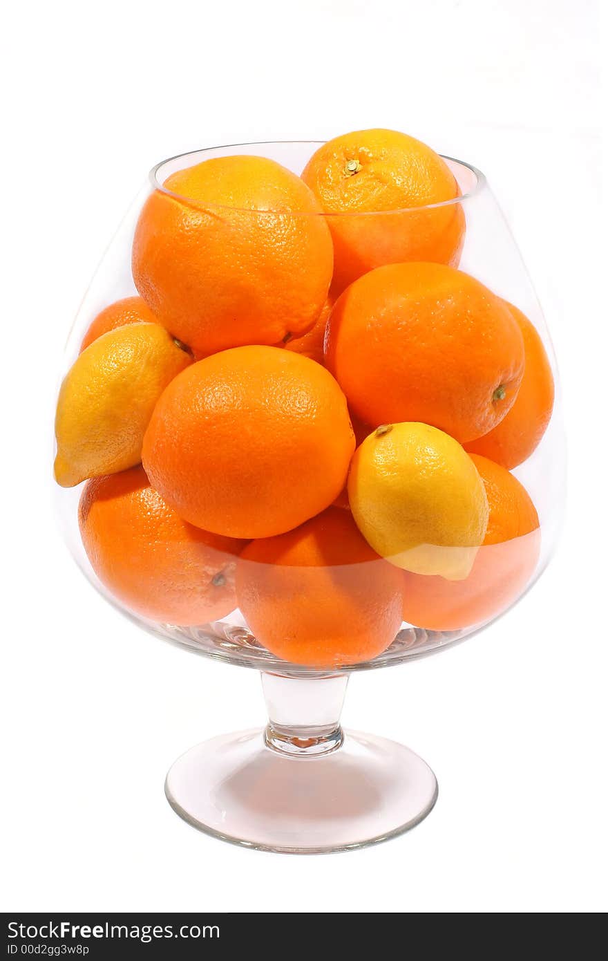 Oranges and lemons in goblet