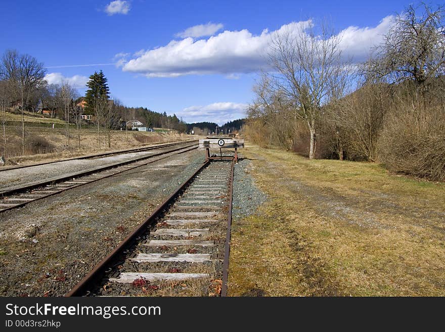 A photo of the end of a railway line (symbolic). A photo of the end of a railway line (symbolic)