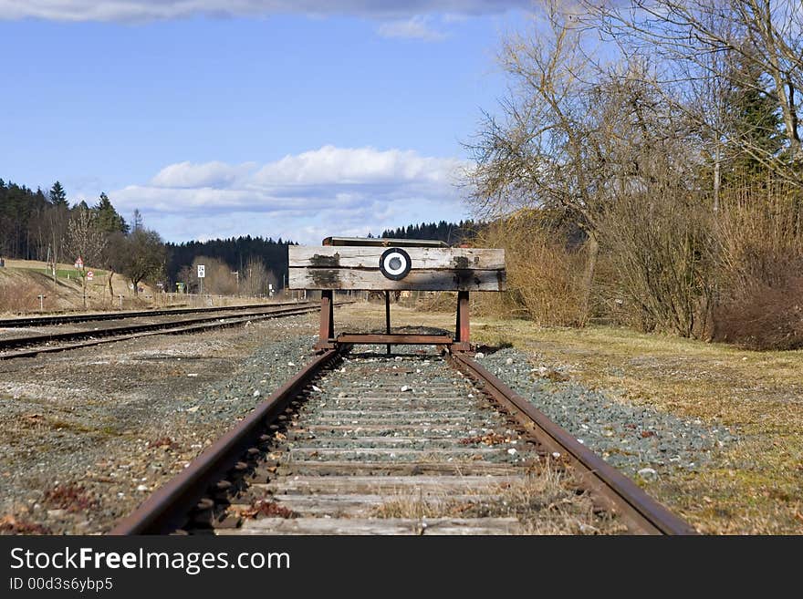 A photo of the end of a railway line (symbolic). A photo of the end of a railway line (symbolic)