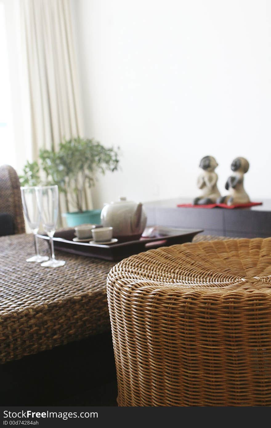 Cany round stool with tea table