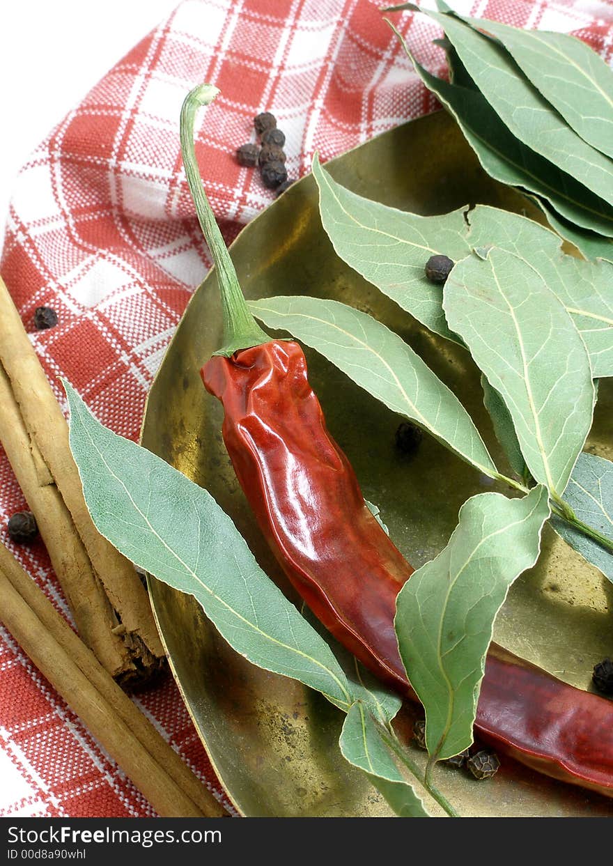 Dried chilli and bay leaves2