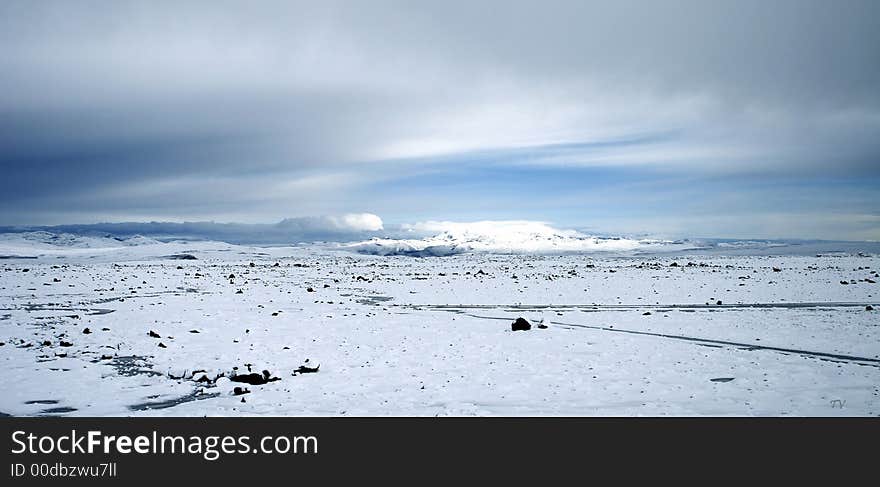 It is dear from Peru to Ecuador through the blue sky, clouds and snow mountains. It is dear from Peru to Ecuador through the blue sky, clouds and snow mountains.