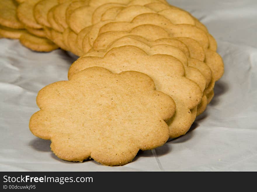 A row of fresh cookies