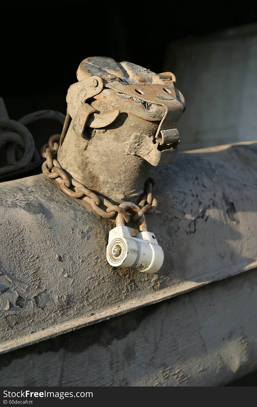 Petrol tank locked, preventing plunder of gasoline on night parking - losses are very expensive today