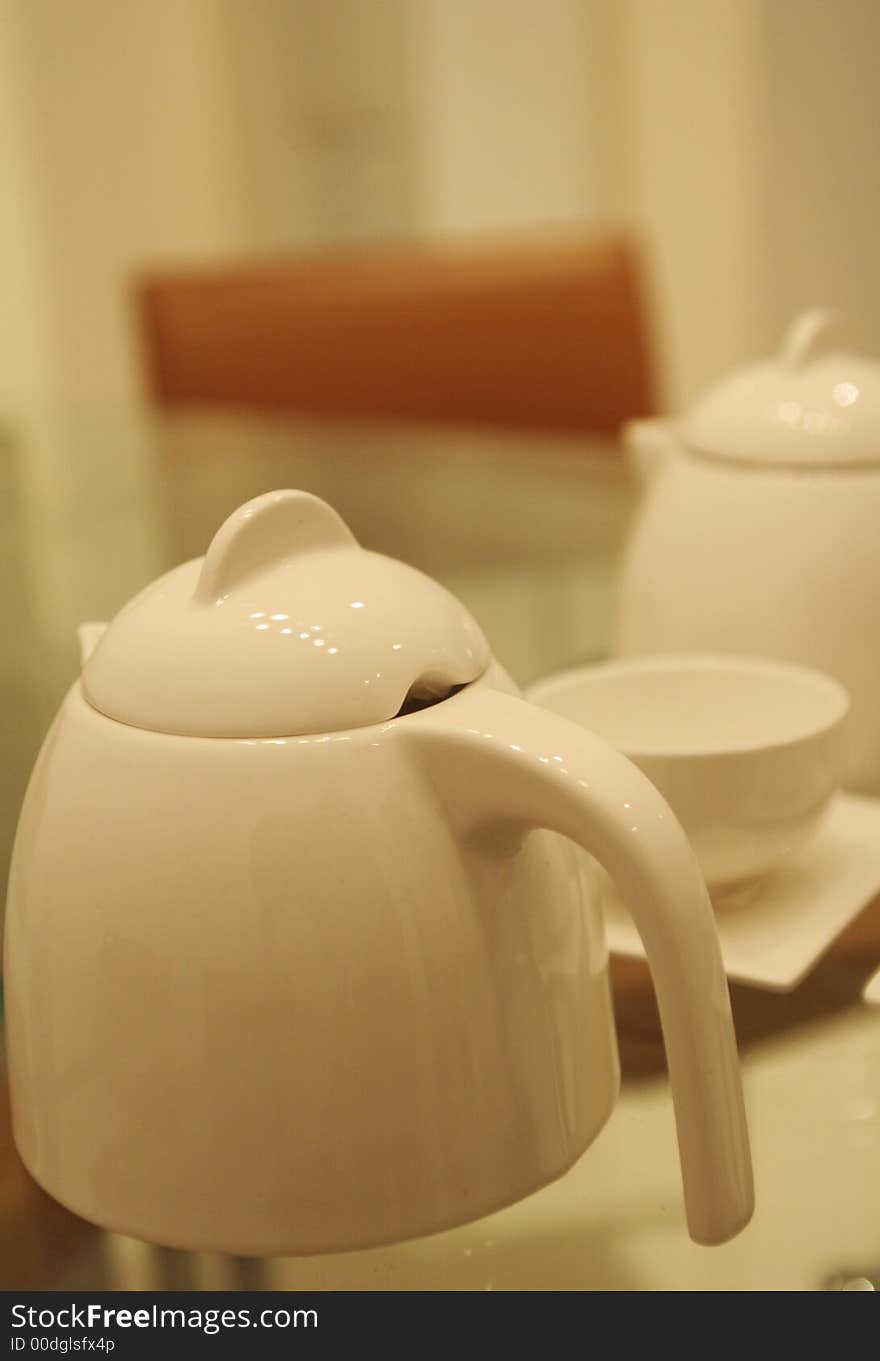 Teapot and cups