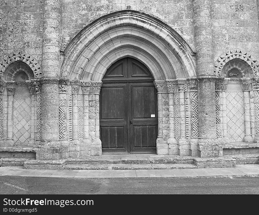 Portal af a church in st.-george-d oleron, france