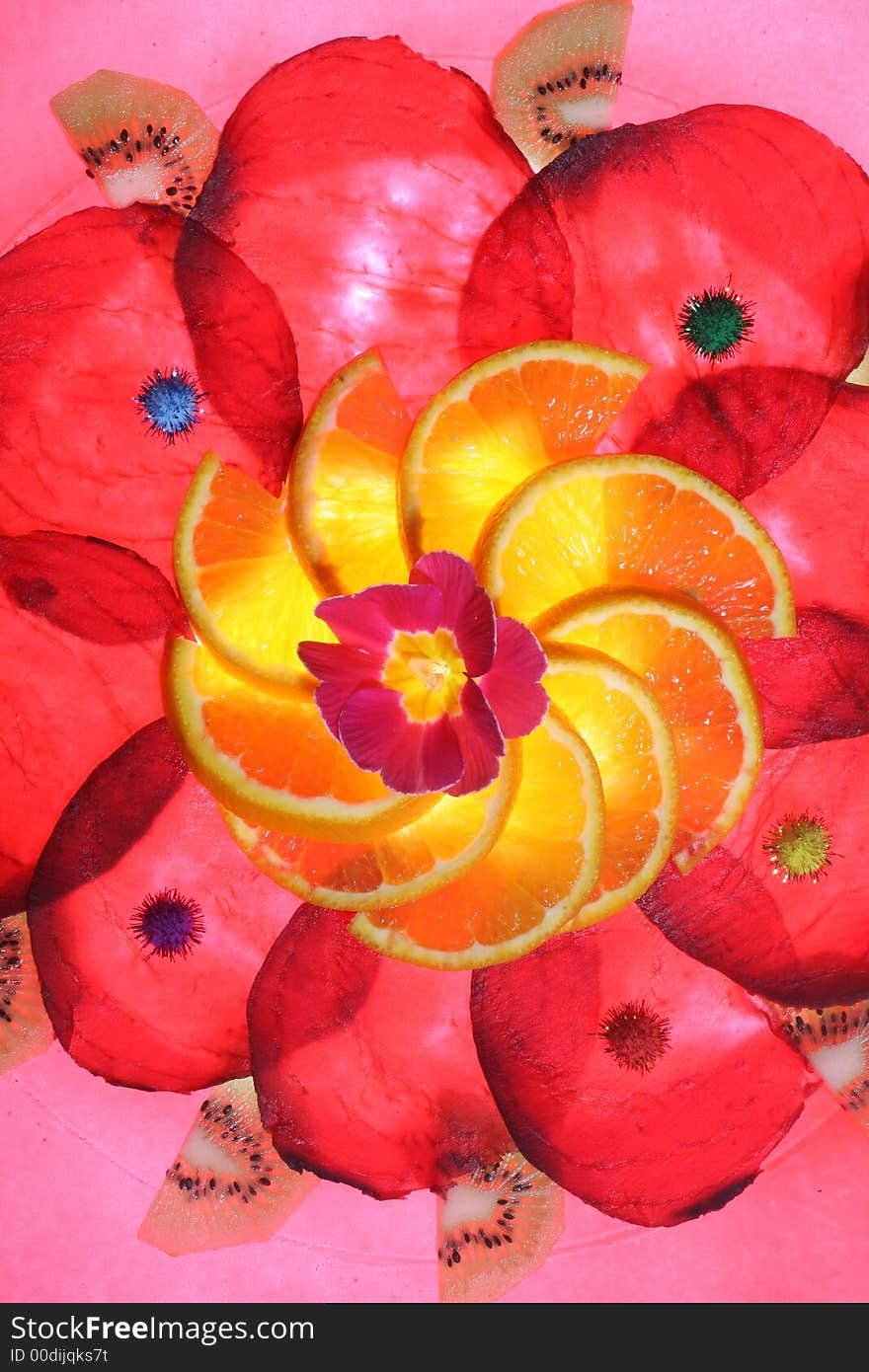 Arrangement of slices of beetroot and orange with a flower in the middle. Some pieces of kiwi on the outsinde. Arrangement of slices of beetroot and orange with a flower in the middle. Some pieces of kiwi on the outsinde