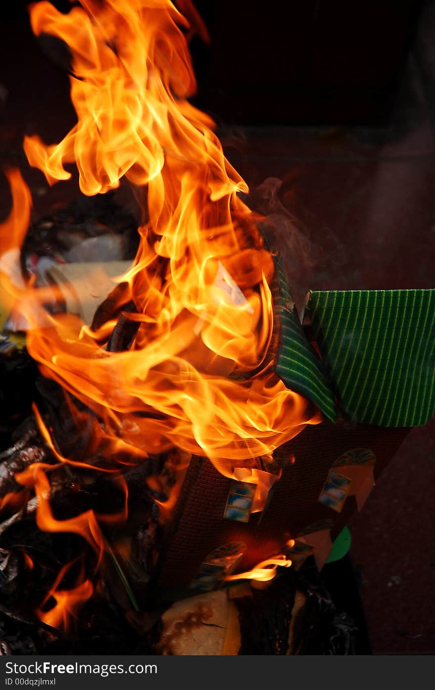 People fire paper house  in a traditional cemetery in Sichuan,west of China.Chinese people visits cemetery to cherish the memory of the dead in spring annually. People fire paper house  in a traditional cemetery in Sichuan,west of China.Chinese people visits cemetery to cherish the memory of the dead in spring annually.