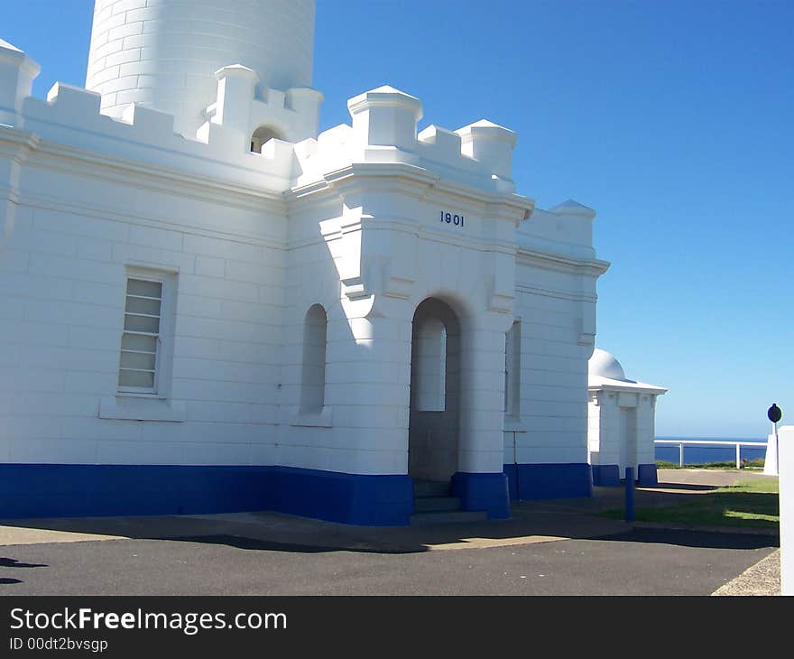 Picture of the entrance of a colonial set lighthouse building in white