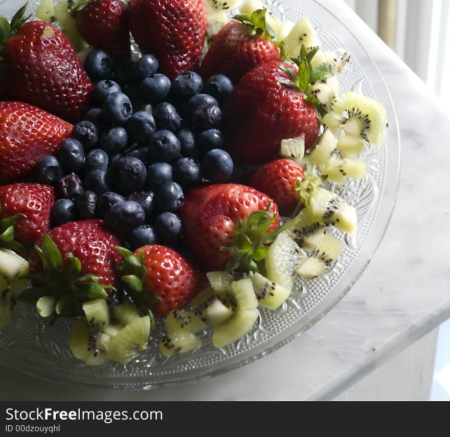 Fruit composition of strawberries and kiwi