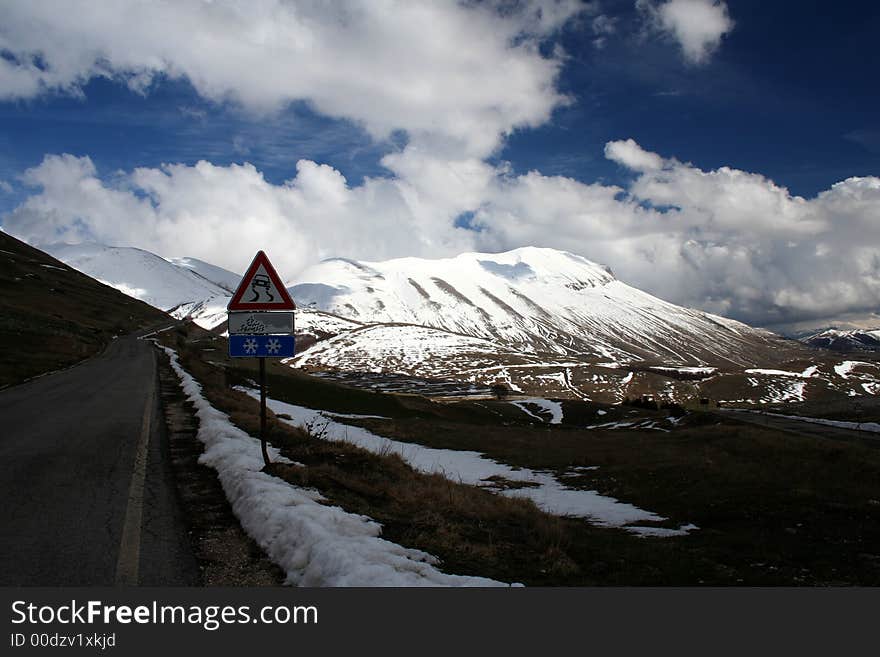 Castelluccio /winter landscape