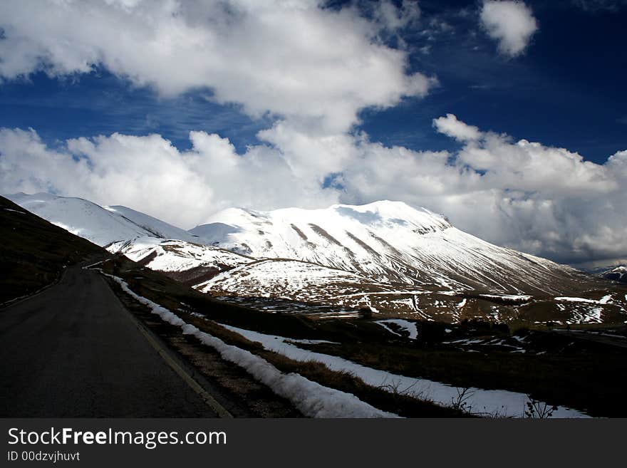 Castelluccio /winter landscape