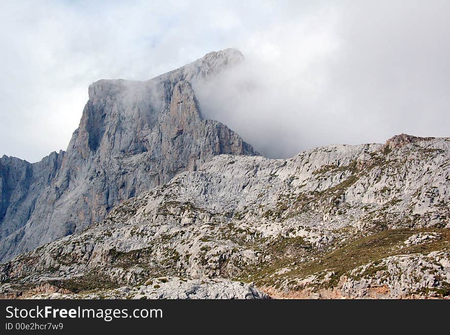 Mountains and clouds meet