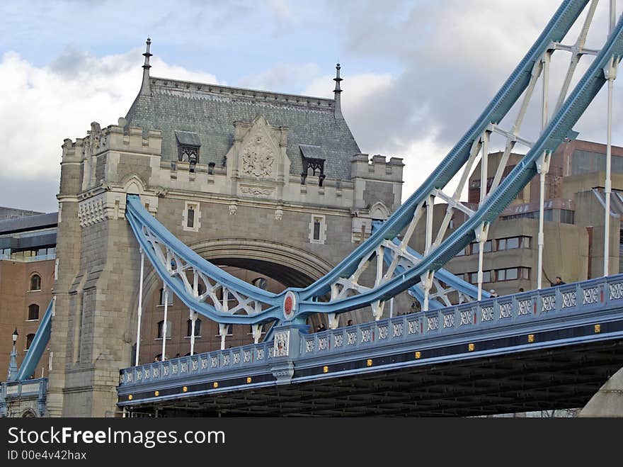 Full arch of the Tower Bridge