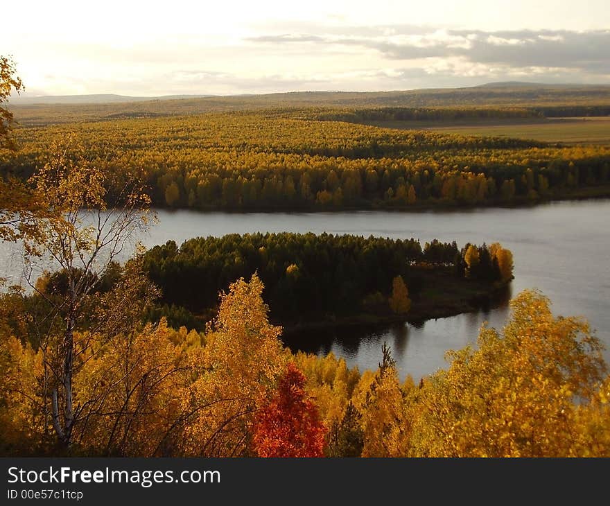 Autumnal peninsula