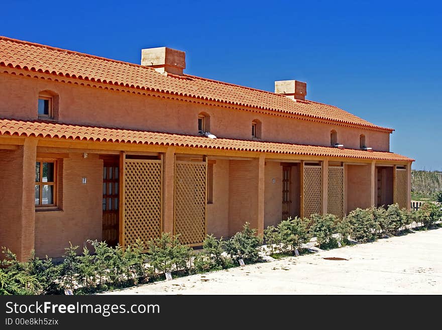 Sandcolored countryhouse in Portugal with a blue sky