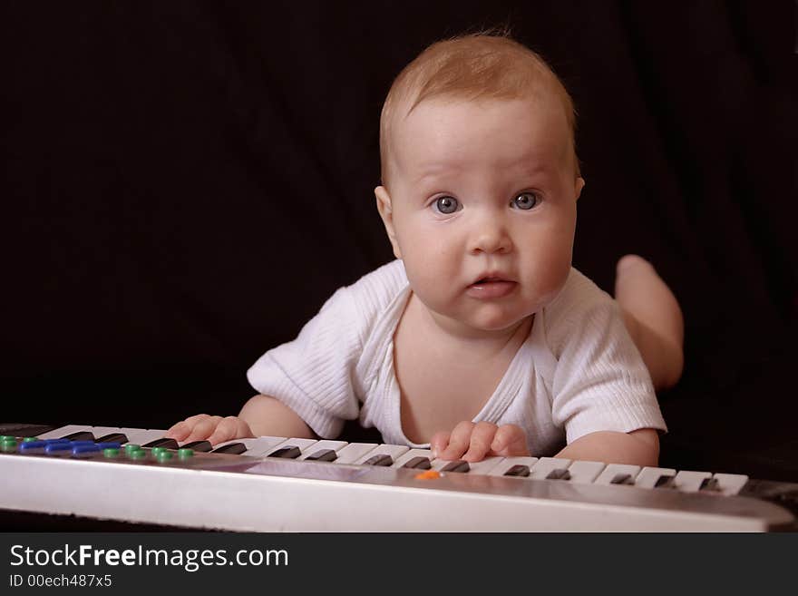 Kid play on the  sequencer. Kid play on the  sequencer