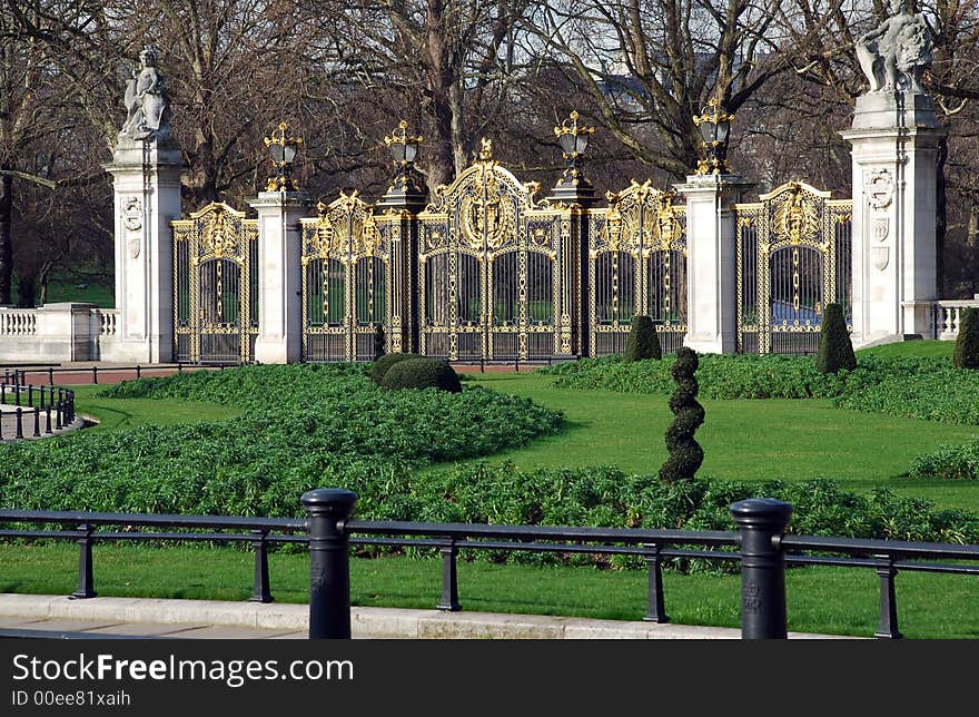 Canada Gate In London