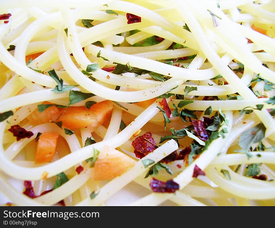 Pasta with pepper, vegetables and olive oil