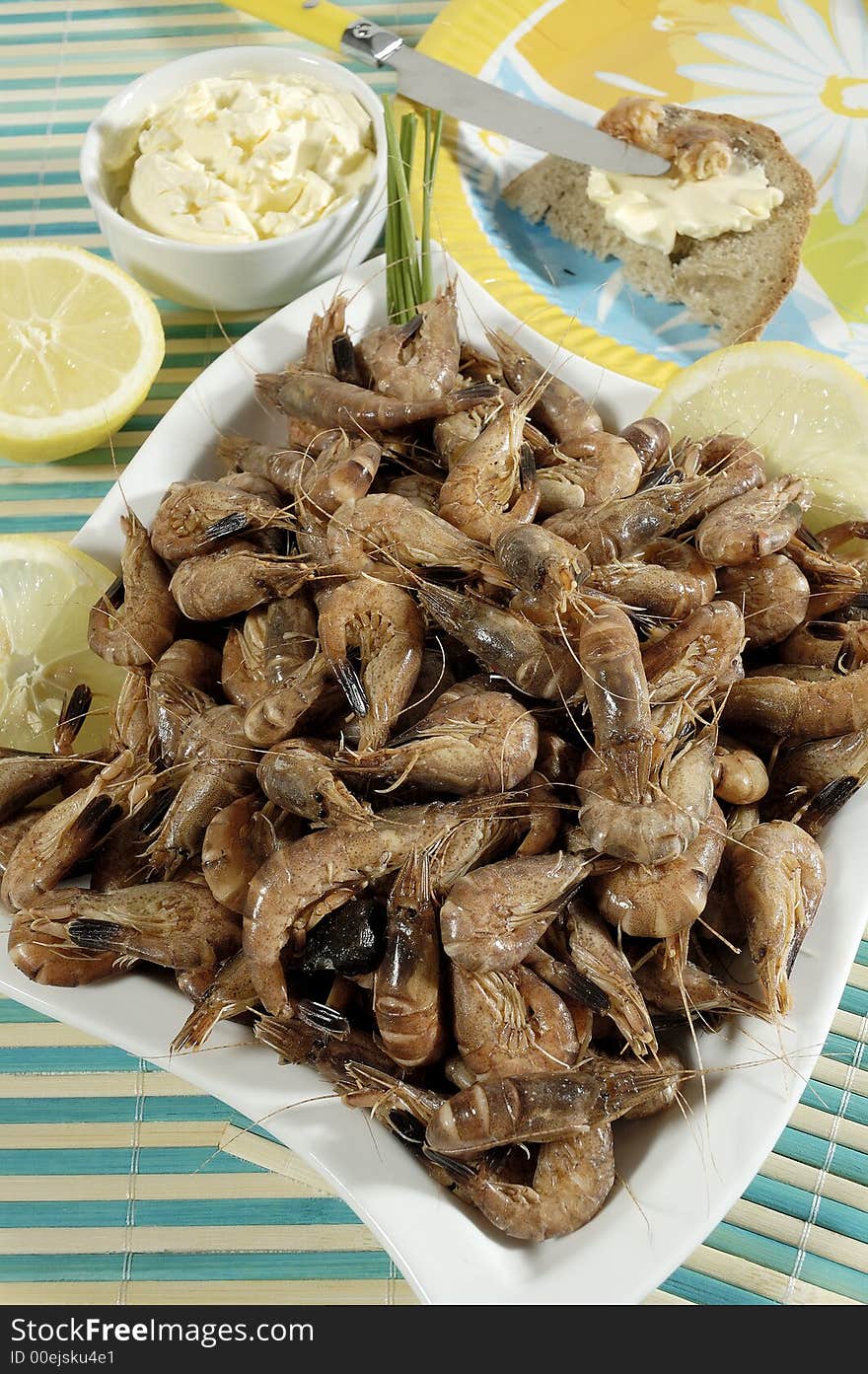 Steamed shellfish in platter