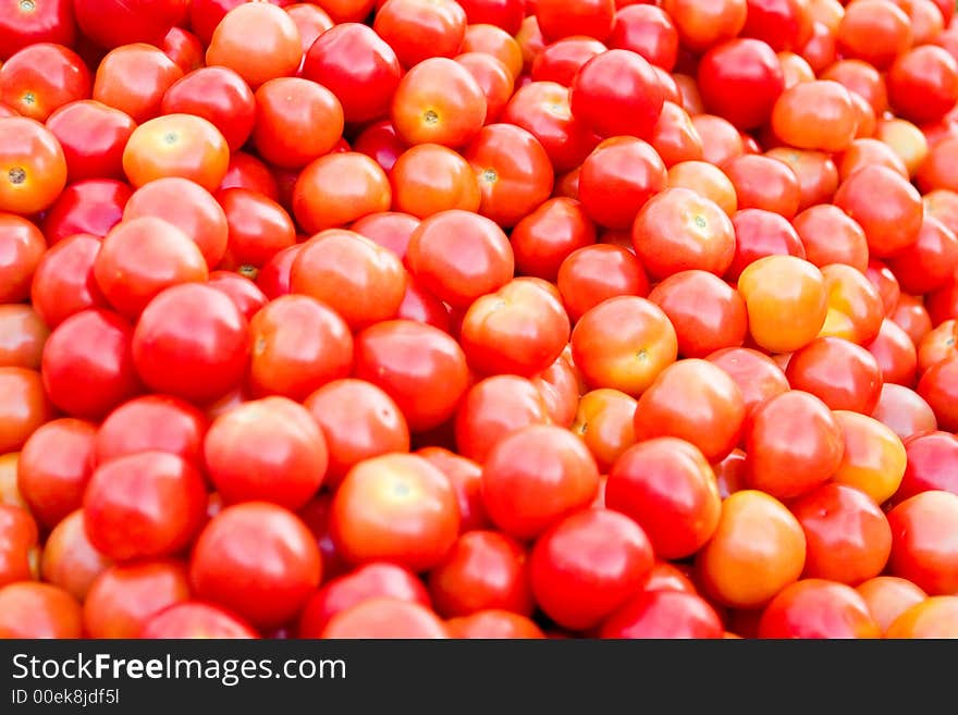 A pile of juicy red tomatoes