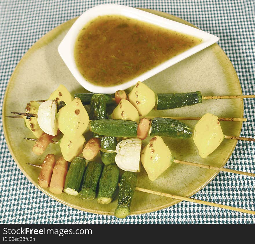 Vegetarian kebops with zucchini and mushrooms