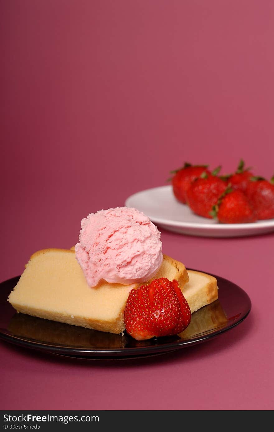 Pound Cake With Ice Cream