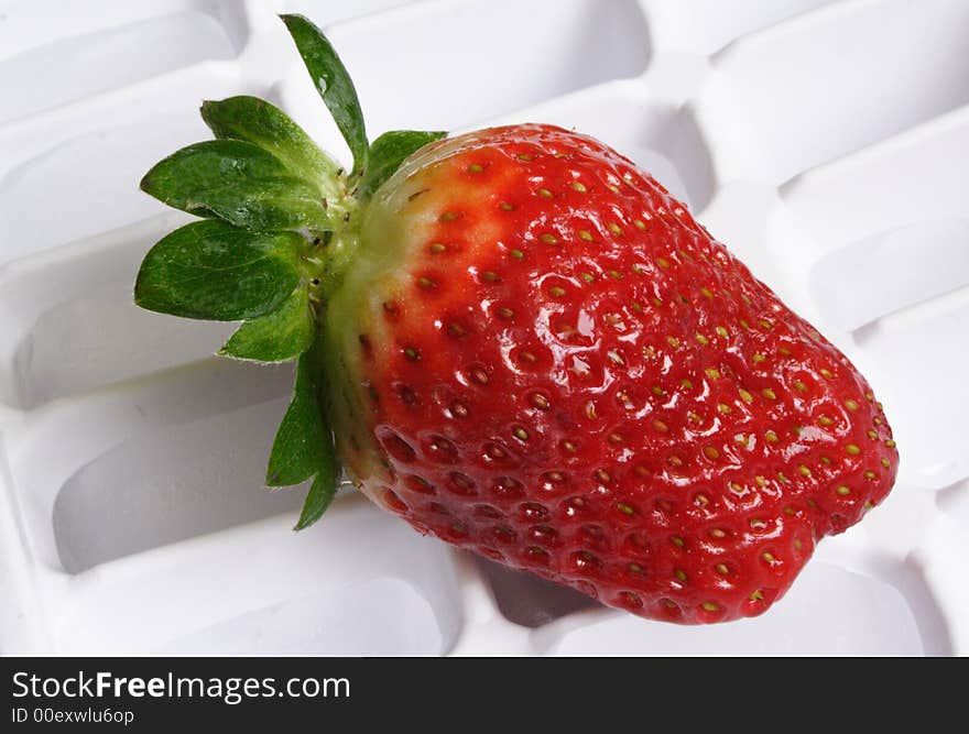 The ripe strawberry ready to the use in food