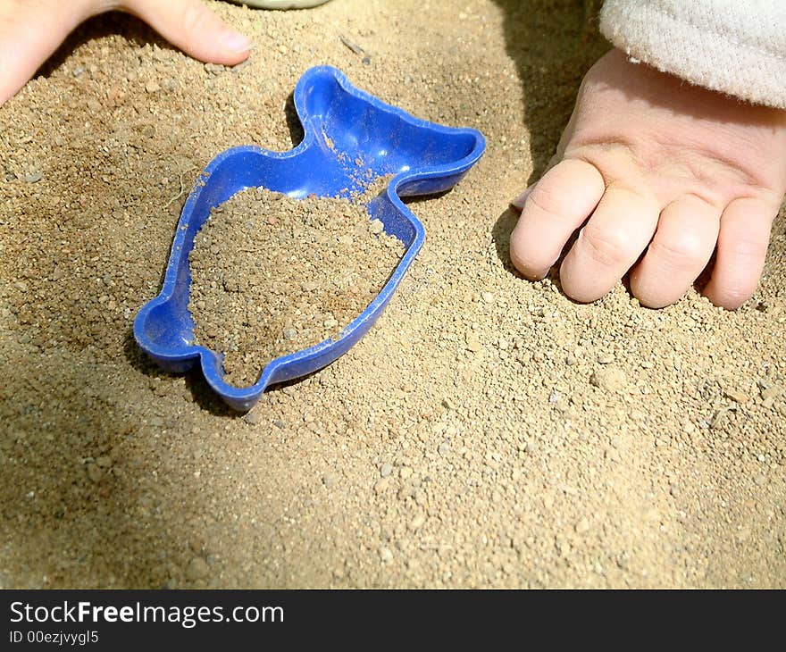 Tddler playing in the sand. Tddler playing in the sand.