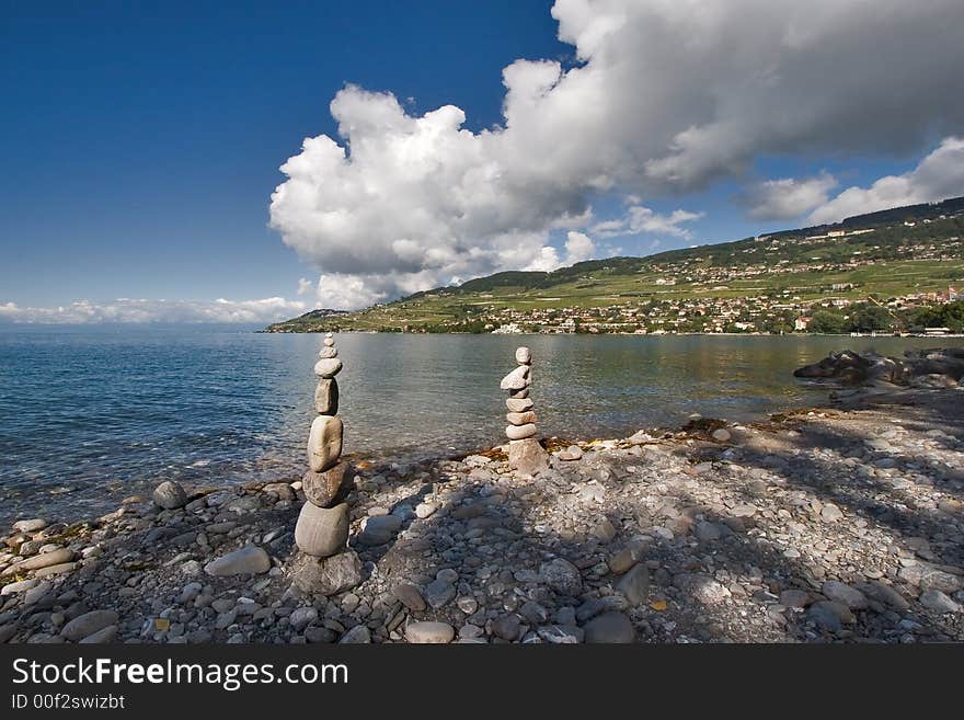 Pyramids from coastal stones combined by the local master - the amateur. Pyramids from coastal stones combined by the local master - the amateur