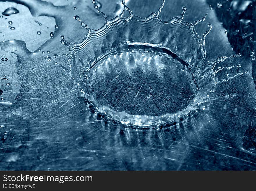 Macro shot of a water crown - shallow DOF