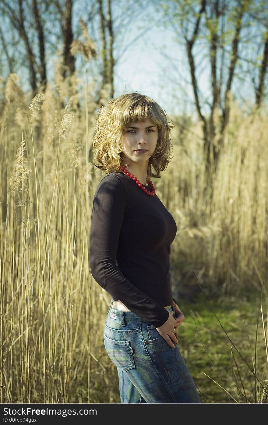 Blond standing behind a reed