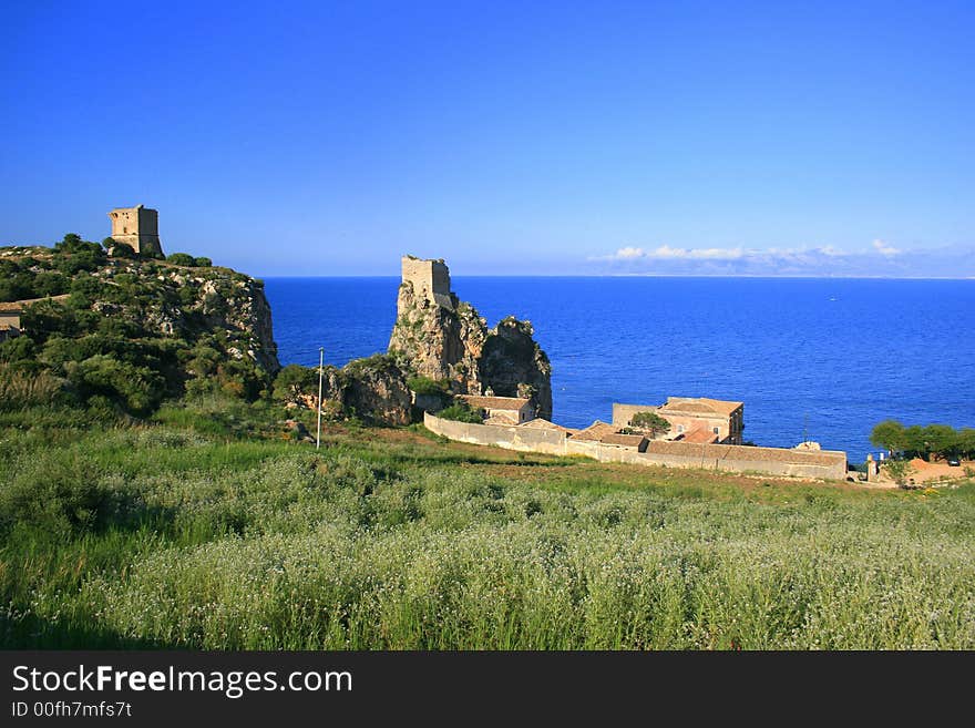 Towers Amcient Normand constructions. Architecture, history. sicliy, Italia. Mediterranean lanmdscape. Towers Amcient Normand constructions. Architecture, history. sicliy, Italia. Mediterranean lanmdscape.