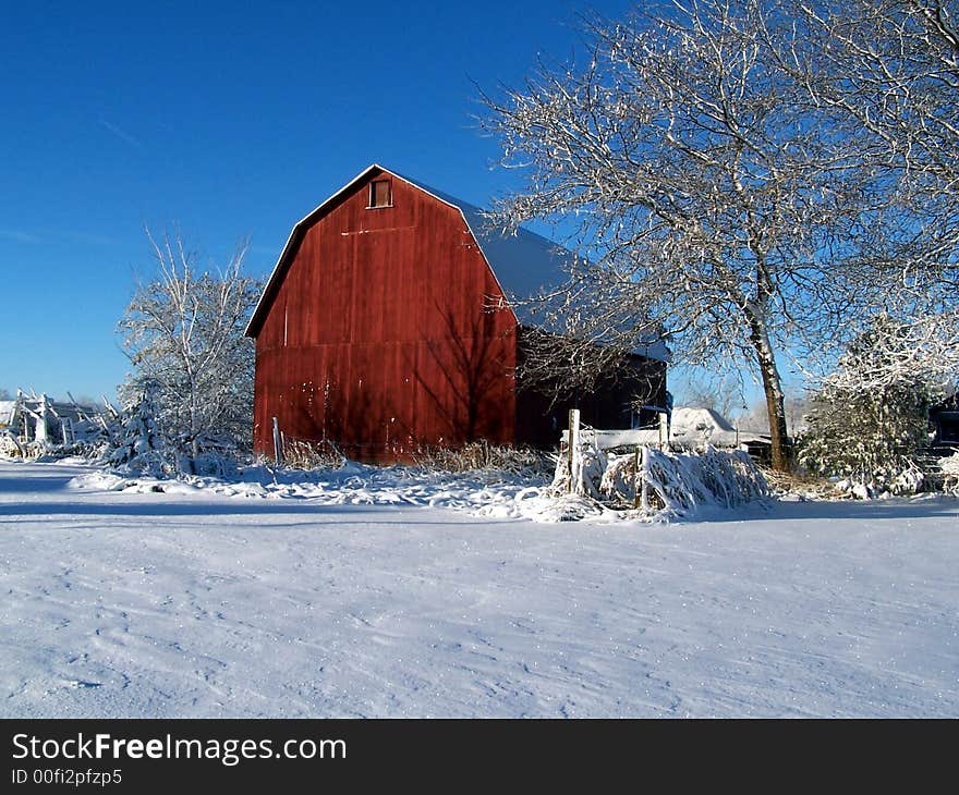 A Barn under a fresh blanket of snow. A Barn under a fresh blanket of snow