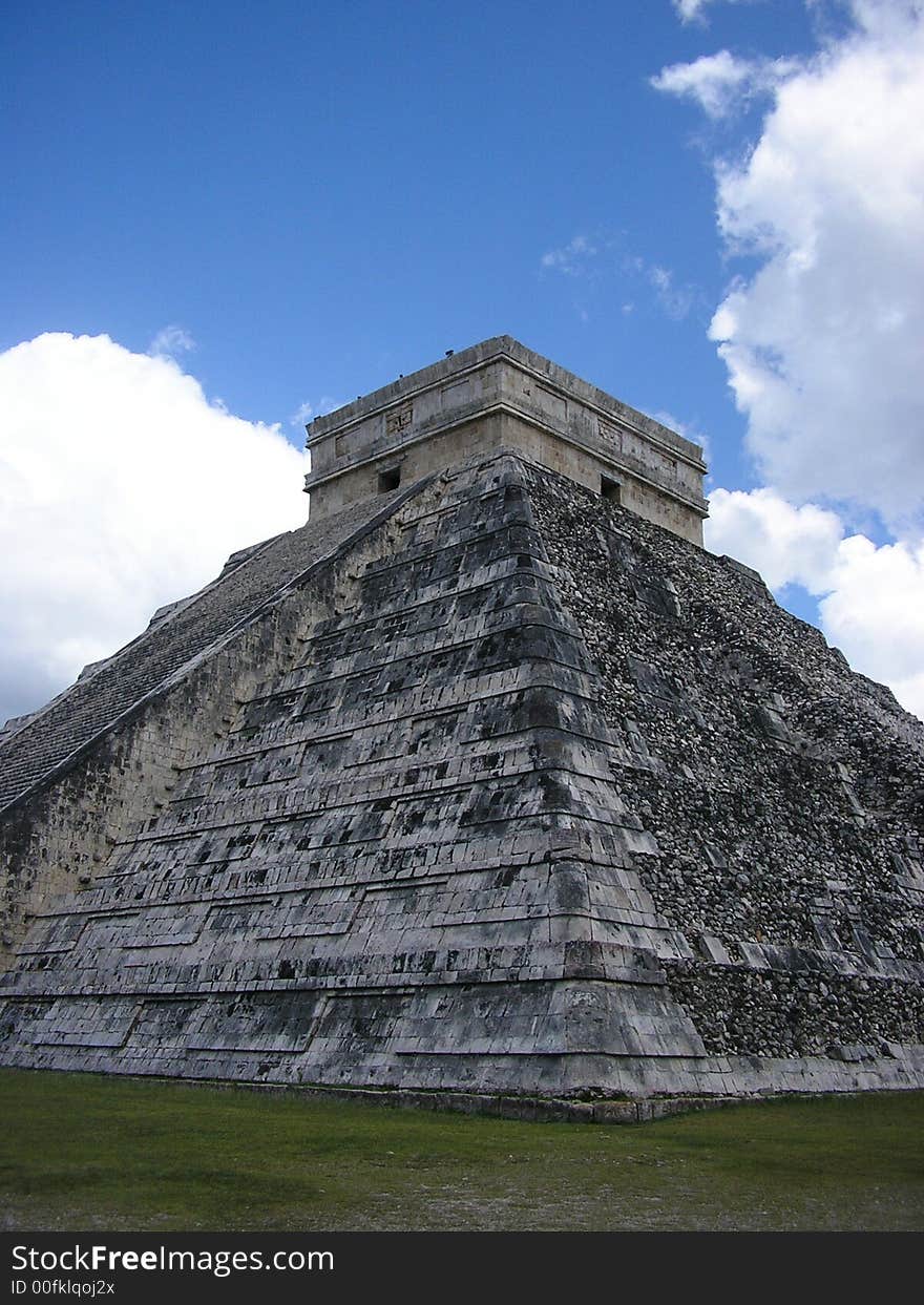 El Castillo (The Castle) - Chichen Itza - Mexico