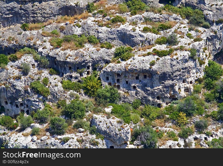 Prehistoric graves of 3000 years ago in the sicilian landscape