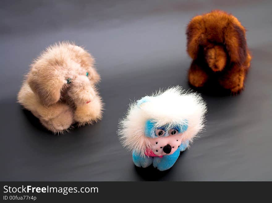 Toys: two dogs and lion on a table, (studio, halogen light). Toys: two dogs and lion on a table, (studio, halogen light).