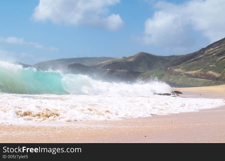 Beach Break Sandys Tube Right