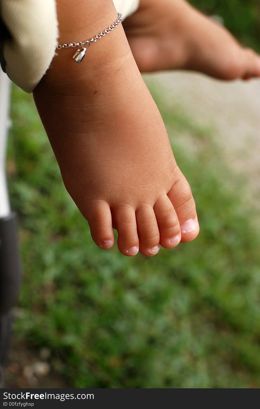 Baby leg and mother in the parks