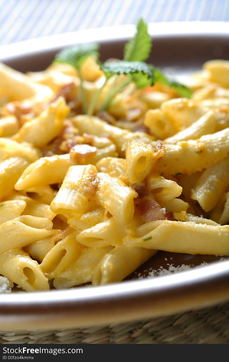 Macaroni with tasty dressing