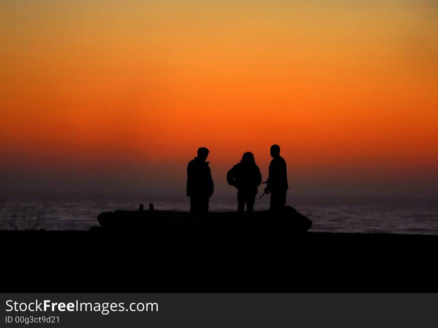 Pacific ocean Sunset, kids enjoying the sun setting over the horizon. Pacific ocean Sunset, kids enjoying the sun setting over the horizon.