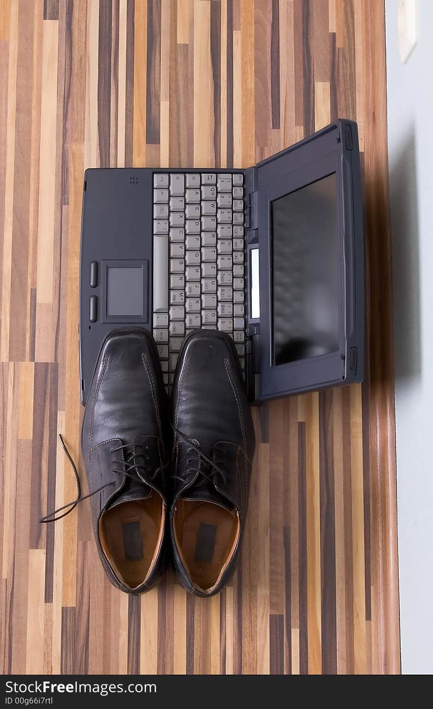 Mans shoes on the notebook