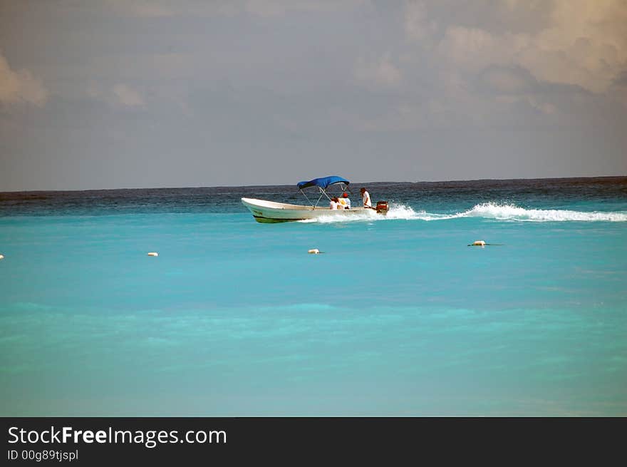 Boat with two people at a sunny day in mexico. Boat with two people at a sunny day in mexico