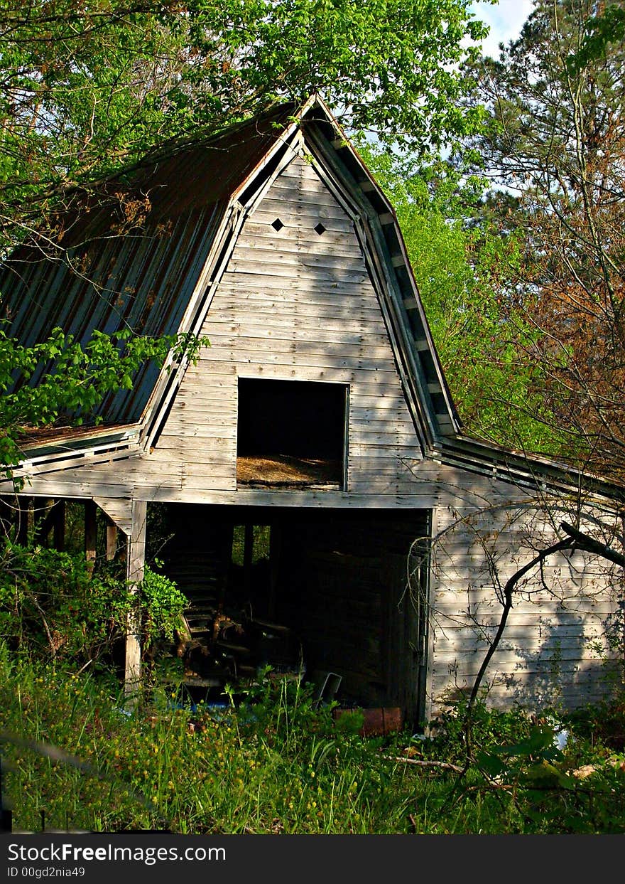 This is a picture of an old barn in the yard.