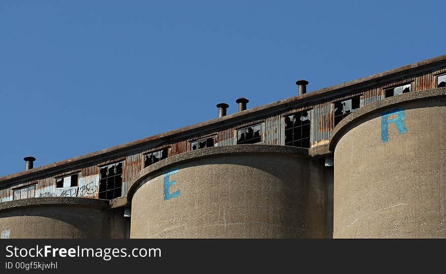 These abandoned factories are rare to find in Montreal because they convert all those buildings in condos or apartments. These abandoned factories are rare to find in Montreal because they convert all those buildings in condos or apartments