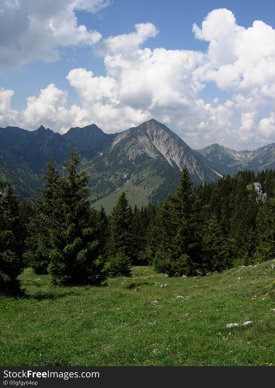 A beautiful way to hiking. A beautiful way to hiking