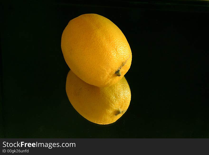 Reflection of the yellow lemon