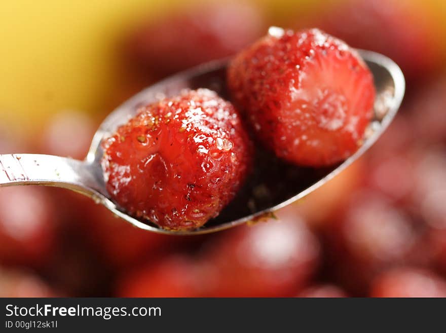 Sugared strawberries on a spoon